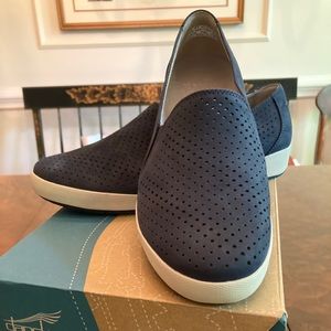Dansko Odino slip-on navy suede shows size 10 (41)